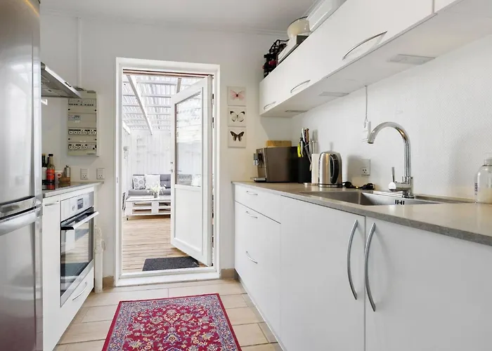 Summer House In A Fun Area 펜션 Holbæk